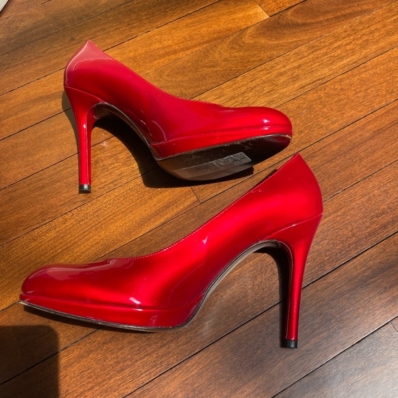STUART WEITZMAN PLATSWOON CHERRY RED PUMPS NEVER WORN OUTSIDE - Picture 10 of 10